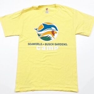 Sea World Busch Gardens Camp yellow short sleeve graphic t-shirt